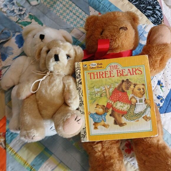 3 Brown and White Teddy Bears with Vintage 1983 Golden Book - The Three Bears - Picture 1 of 8